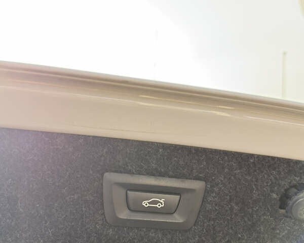 Белый БМВ 5 Серия, объемом двигателя 3 л и пробегом 140 тыс. км за 31900 $, фото 22 на Automoto.ua