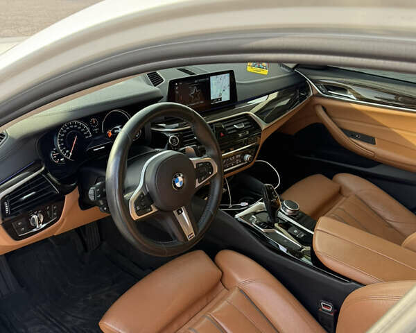 Белый БМВ 5 Серия, объемом двигателя 3 л и пробегом 140 тыс. км за 31900 $, фото 23 на Automoto.ua