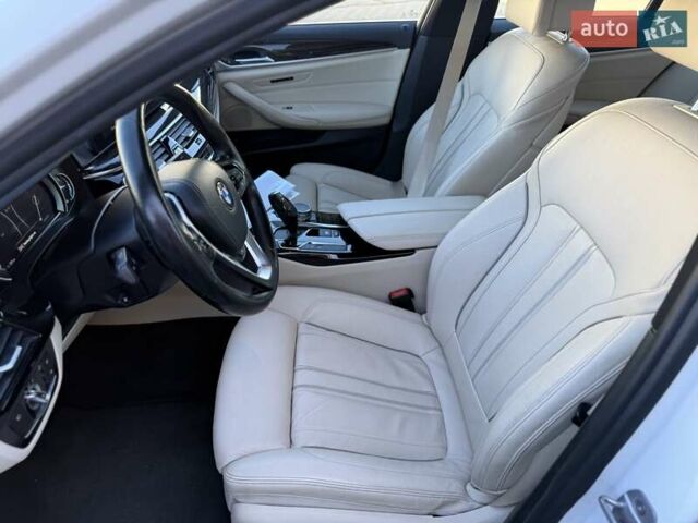 БМВ 5 Серія 2017 у Стрые на Automoto.ua Білий БМВ 5 Серія, об'ємом двигуна 2 л та пробігом 153 тис. км за 24500 $, фото 18 на Automoto.ua