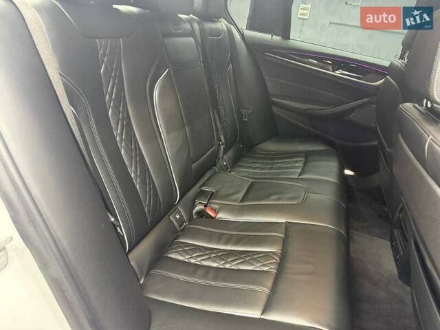 Белый БМВ 5 Серия, объемом двигателя 2.99 л и пробегом 245 тыс. км за 33000 $, фото 16 на Automoto.ua