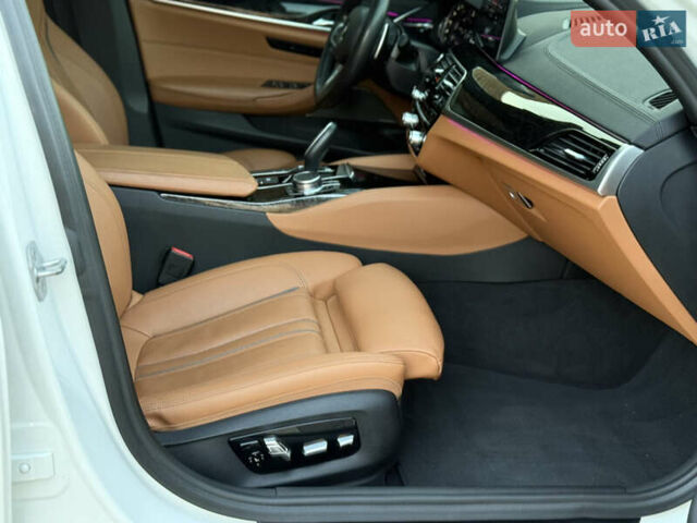 Белый БМВ 5 Серия, объемом двигателя 3 л и пробегом 163 тыс. км за 31500 $, фото 35 на Automoto.ua