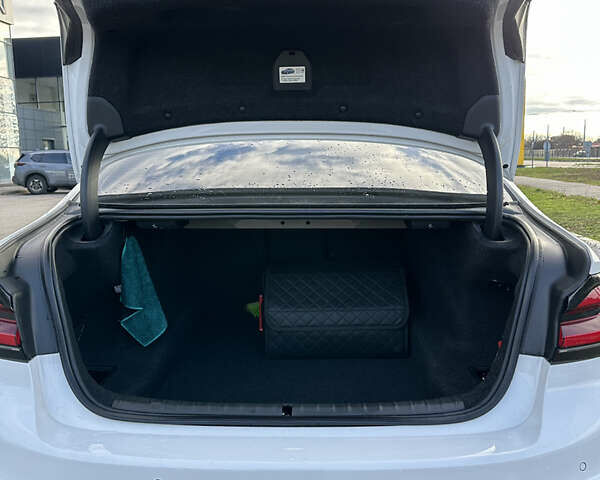 Белый БМВ 5 Серия, объемом двигателя 3 л и пробегом 131 тыс. км за 33000 $, фото 15 на Automoto.ua