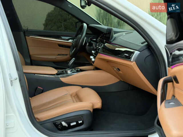 Білий БМВ 5 Серія, об'ємом двигуна 3 л та пробігом 159 тис. км за 33500 $, фото 39 на Automoto.ua