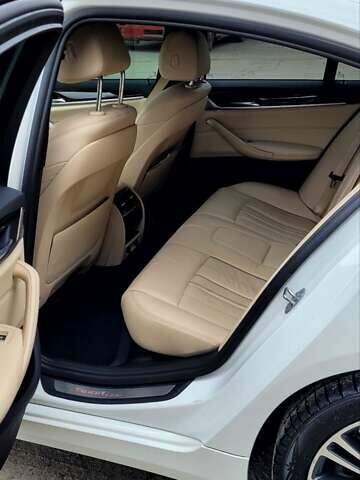 Белый БМВ 5 Серия, объемом двигателя 3 л и пробегом 113 тыс. км за 32000 $, фото 4 на Automoto.ua