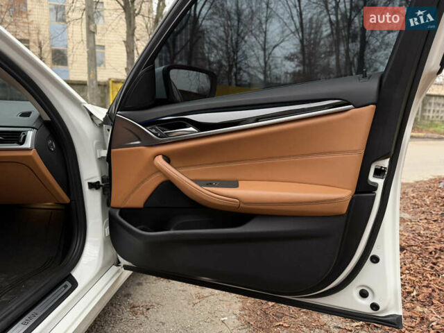 Білий БМВ 5 Серія, об'ємом двигуна 2 л та пробігом 222 тис. км за 23500 $, фото 26 на Automoto.ua