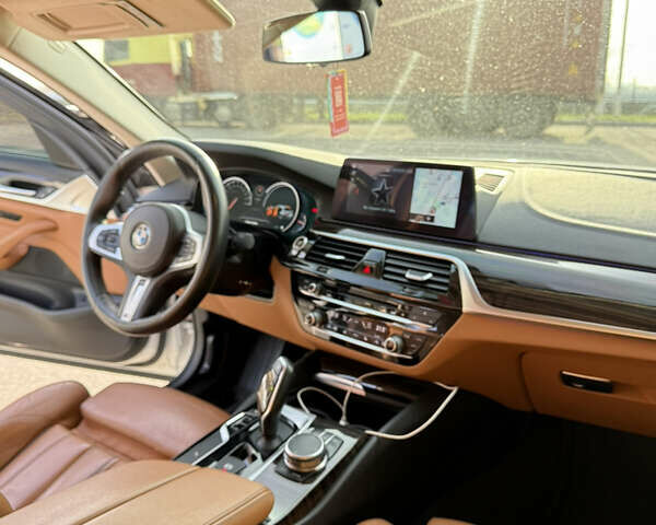 Белый БМВ 5 Серия, объемом двигателя 3 л и пробегом 140 тыс. км за 31900 $, фото 18 на Automoto.ua