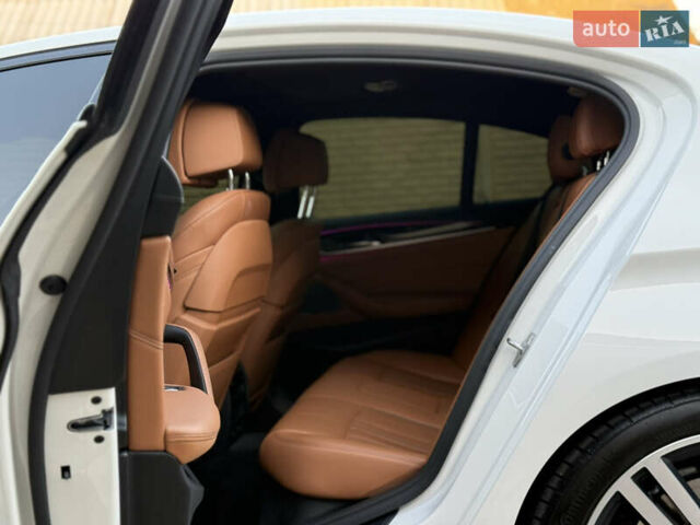 Білий БМВ 5 Серія, об'ємом двигуна 3 л та пробігом 159 тис. км за 33500 $, фото 33 на Automoto.ua