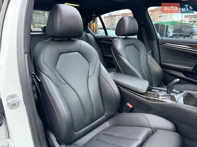 Білий БМВ 5 Серія, об'ємом двигуна 2 л та пробігом 74 тис. км за 26500 $, фото 44 на Automoto.ua