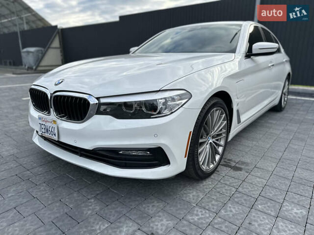Белый БМВ 5 Серия, объемом двигателя 2 л и пробегом 135 тыс. км за 26500 $, фото 1 на Automoto.ua