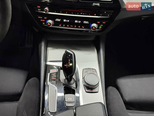 Білий БМВ 5 Серія, об'ємом двигуна 2 л та пробігом 124 тис. км за 33999 $, фото 26 на Automoto.ua