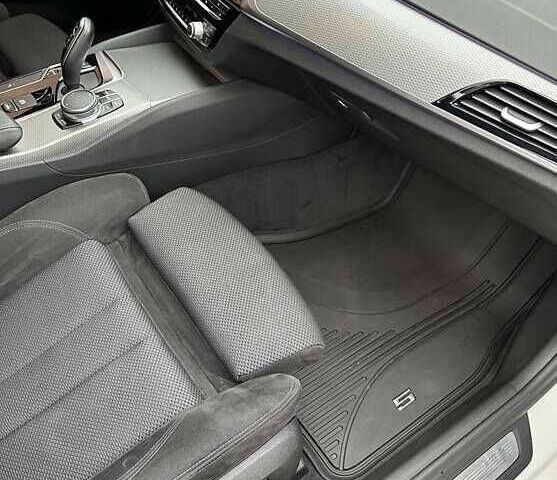 БМВ 5 Серия 2017 в Львове на Automoto.ua Белый БМВ 5 Серия, объемом двигателя 2 л и пробегом 107 тыс. км за 25500 $, фото 18 на Automoto.ua