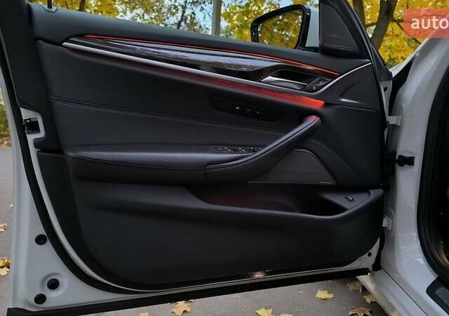 Белый БМВ 5 Серия, объемом двигателя 3 л и пробегом 211 тыс. км за 26900 $, фото 18 на Automoto.ua