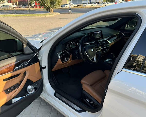 Білий БМВ 5 Серія, об'ємом двигуна 2.98 л та пробігом 97 тис. км за 35900 $, фото 8 на Automoto.ua
