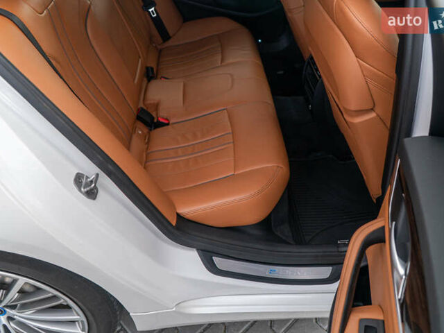 Белый БМВ 5 Серия, объемом двигателя 2 л и пробегом 178 тыс. км за 28400 $, фото 33 на Automoto.ua