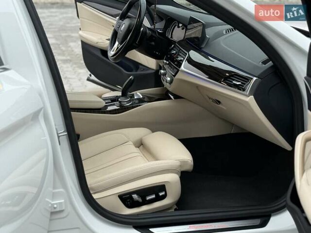 Білий БМВ 5 Серія, об'ємом двигуна 2 л та пробігом 153 тис. км за 23900 $, фото 25 на Automoto.ua