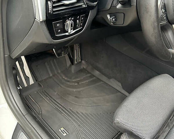 БМВ 5 Серия 2017 в Львове на Automoto.ua Белый БМВ 5 Серия, объемом двигателя 2 л и пробегом 107 тыс. км за 27500 $, фото 19 на Automoto.ua