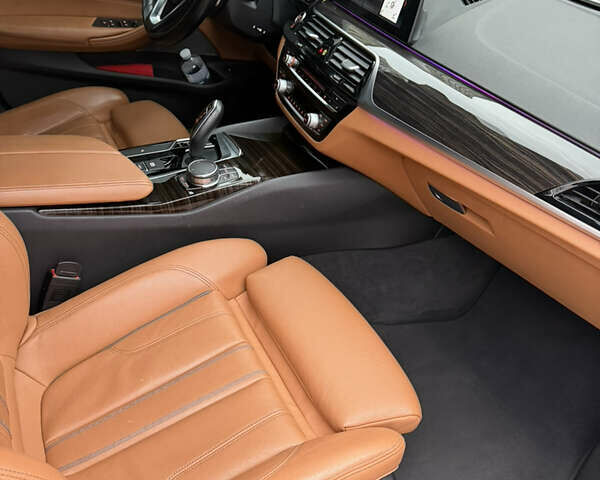 Белый БМВ 5 Серия, объемом двигателя 2.98 л и пробегом 120 тыс. км за 33700 $, фото 24 на Automoto.ua