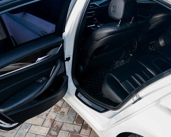 Белый БМВ 5 Серия, объемом двигателя 2 л и пробегом 225 тыс. км за 24500 $, фото 25 на Automoto.ua