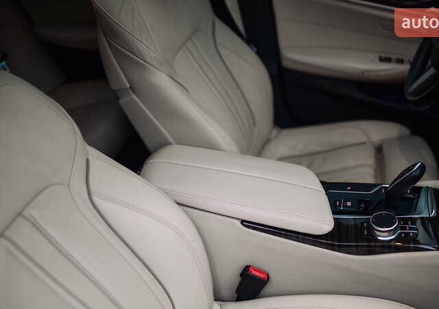 Белый БМВ 5 Серия, объемом двигателя 3 л и пробегом 139 тыс. км за 35000 $, фото 59 на Automoto.ua