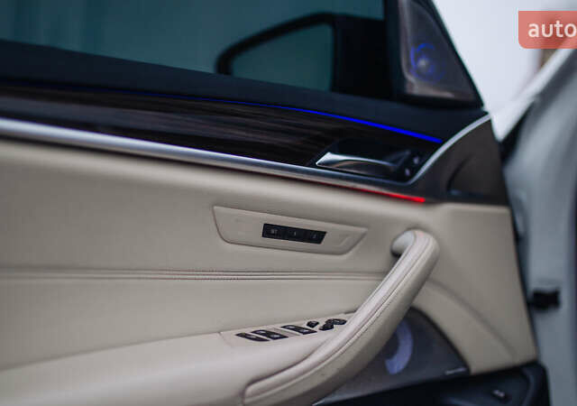 Белый БМВ 5 Серия, объемом двигателя 3 л и пробегом 139 тыс. км за 35000 $, фото 79 на Automoto.ua