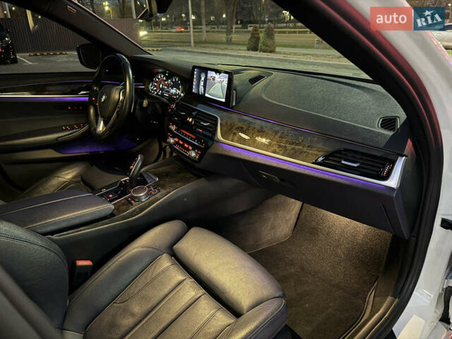 Белый БМВ 5 Серия, объемом двигателя 2 л и пробегом 130 тыс. км за 25500 $, фото 52 на Automoto.ua