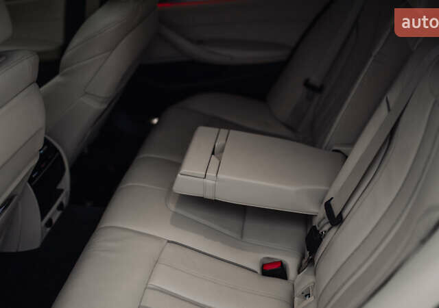 Белый БМВ 5 Серия, объемом двигателя 3 л и пробегом 139 тыс. км за 35000 $, фото 41 на Automoto.ua