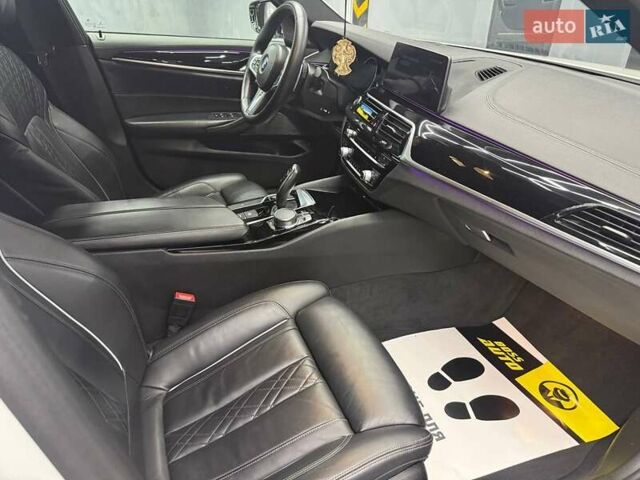 Белый БМВ 5 Серия, объемом двигателя 3 л и пробегом 245 тыс. км за 33000 $, фото 11 на Automoto.ua