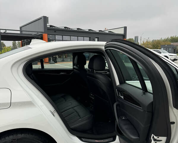 Белый БМВ 5 Серия, объемом двигателя 2 л и пробегом 157 тыс. км за 24500 $, фото 15 на Automoto.ua