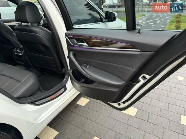 Білий БМВ 5 Серія, об'ємом двигуна 2 л та пробігом 74 тис. км за 26500 $, фото 31 на Automoto.ua