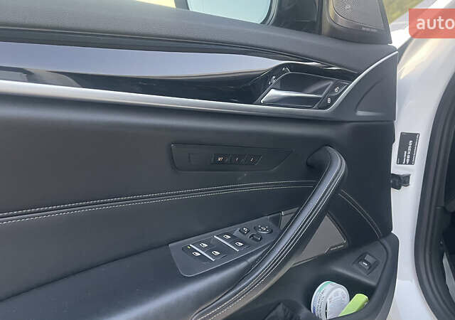 Белый БМВ 5 Серия, объемом двигателя 2.99 л и пробегом 245 тыс. км за 36000 $, фото 23 на Automoto.ua