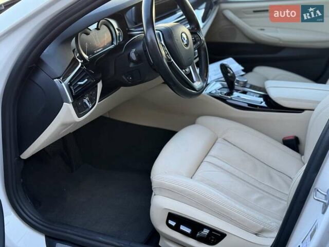 БМВ 5 Серія 2017 у Стрые на Automoto.ua Білий БМВ 5 Серія, об'ємом двигуна 2 л та пробігом 153 тис. км за 24500 $, фото 19 на Automoto.ua