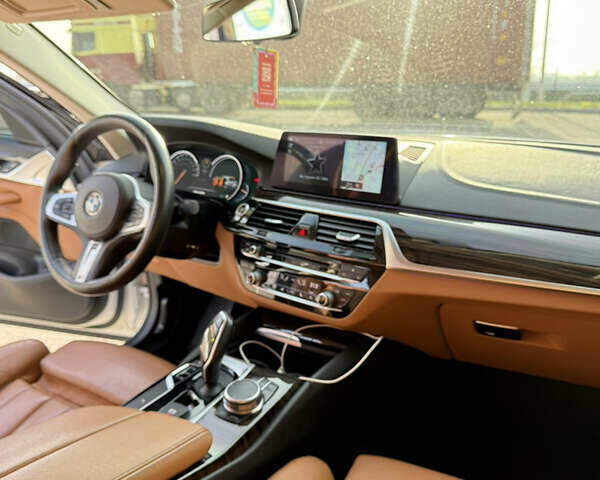 Белый БМВ 5 Серия, объемом двигателя 3 л и пробегом 140 тыс. км за 31900 $, фото 19 на Automoto.ua