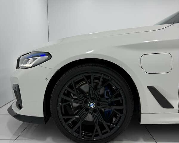 Белый БМВ 5 Серия, объемом двигателя 2 л и пробегом 169 тыс. км за 27500 $, фото 8 на Automoto.ua