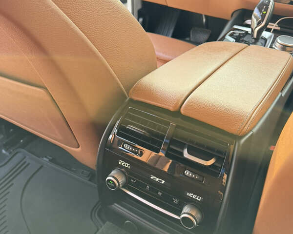 Белый БМВ 5 Серия, объемом двигателя 3 л и пробегом 140 тыс. км за 31900 $, фото 16 на Automoto.ua