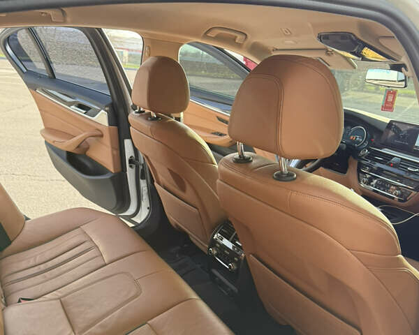 Белый БМВ 5 Серия, объемом двигателя 3 л и пробегом 140 тыс. км за 31900 $, фото 24 на Automoto.ua