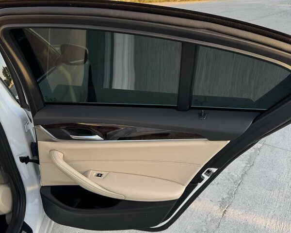 Белый БМВ 5 Серия, объемом двигателя 2 л и пробегом 135 тыс. км за 29999 $, фото 18 на Automoto.ua