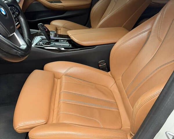 Белый БМВ 5 Серия, объемом двигателя 2.98 л и пробегом 120 тыс. км за 33700 $, фото 18 на Automoto.ua