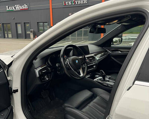 Белый БМВ 5 Серия, объемом двигателя 2 л и пробегом 157 тыс. км за 22700 $, фото 10 на Automoto.ua