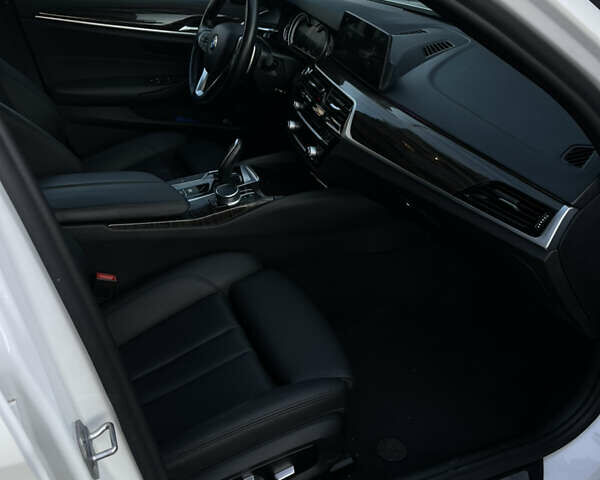 Білий БМВ 5 Серія, об'ємом двигуна 2 л та пробігом 96 тис. км за 25500 $, фото 13 на Automoto.ua