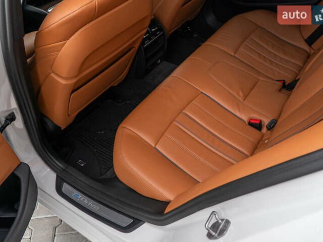 Белый БМВ 5 Серия, объемом двигателя 2 л и пробегом 178 тыс. км за 28400 $, фото 41 на Automoto.ua