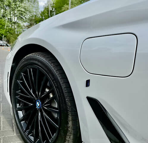 Білий БМВ 5 Серія, об'ємом двигуна 2 л та пробігом 68 тис. км за 31900 $, фото 2 на Automoto.ua