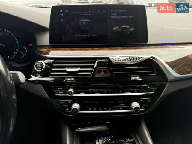 Белый БМВ 5 Серия, объемом двигателя 3 л и пробегом 132 тыс. км за 31500 $, фото 12 на Automoto.ua