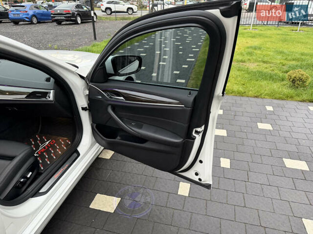 Білий БМВ 5 Серія, об'ємом двигуна 2 л та пробігом 74 тис. км за 26500 $, фото 41 на Automoto.ua