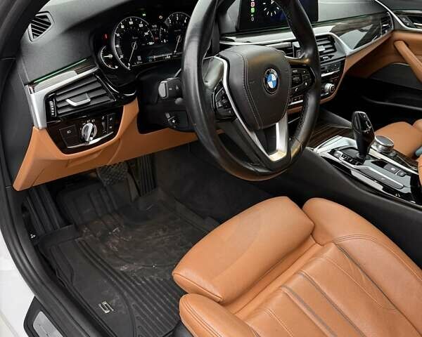 Белый БМВ 5 Серия, объемом двигателя 3 л и пробегом 145 тыс. км за 31000 $, фото 16 на Automoto.ua