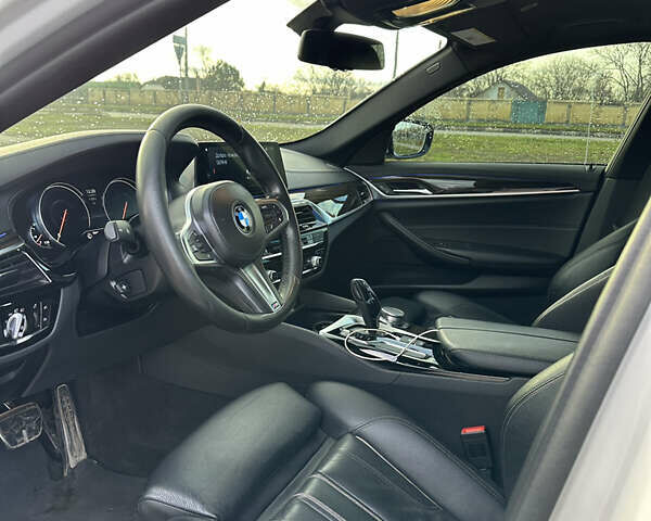 Белый БМВ 5 Серия, объемом двигателя 3 л и пробегом 131 тыс. км за 33000 $, фото 16 на Automoto.ua