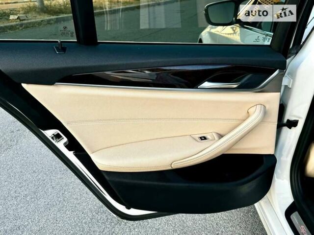 Белый БМВ 5 Серия, объемом двигателя 2 л и пробегом 83 тыс. км за 28800 $, фото 38 на Automoto.ua