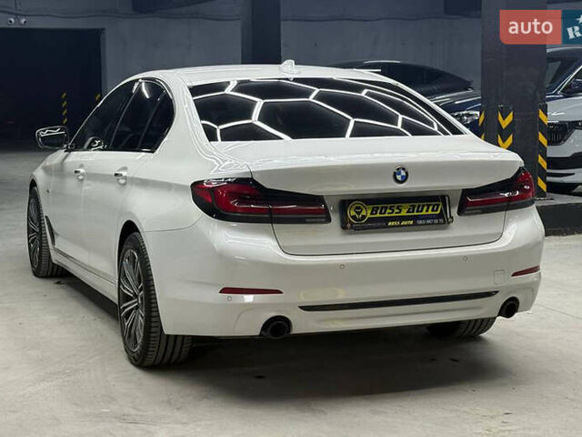 Белый БМВ 5 Серия, объемом двигателя 2.99 л и пробегом 245 тыс. км за 33000 $, фото 3 на Automoto.ua