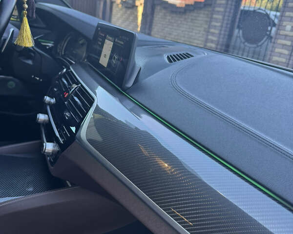 Белый БМВ 5 Серия, объемом двигателя 3 л и пробегом 180 тыс. км за 35400 $, фото 39 на Automoto.ua