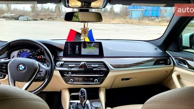 Белый БМВ 5 Серия, объемом двигателя 3 л и пробегом 113 тыс. км за 32000 $, фото 5 на Automoto.ua