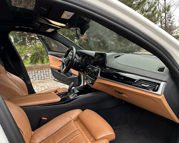 Белый БМВ 5 Серия, объемом двигателя 3 л и пробегом 129 тыс. км за 35300 $, фото 17 на Automoto.ua